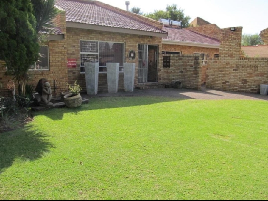 4 Bedroom Property for Sale in Vaalpark Free State